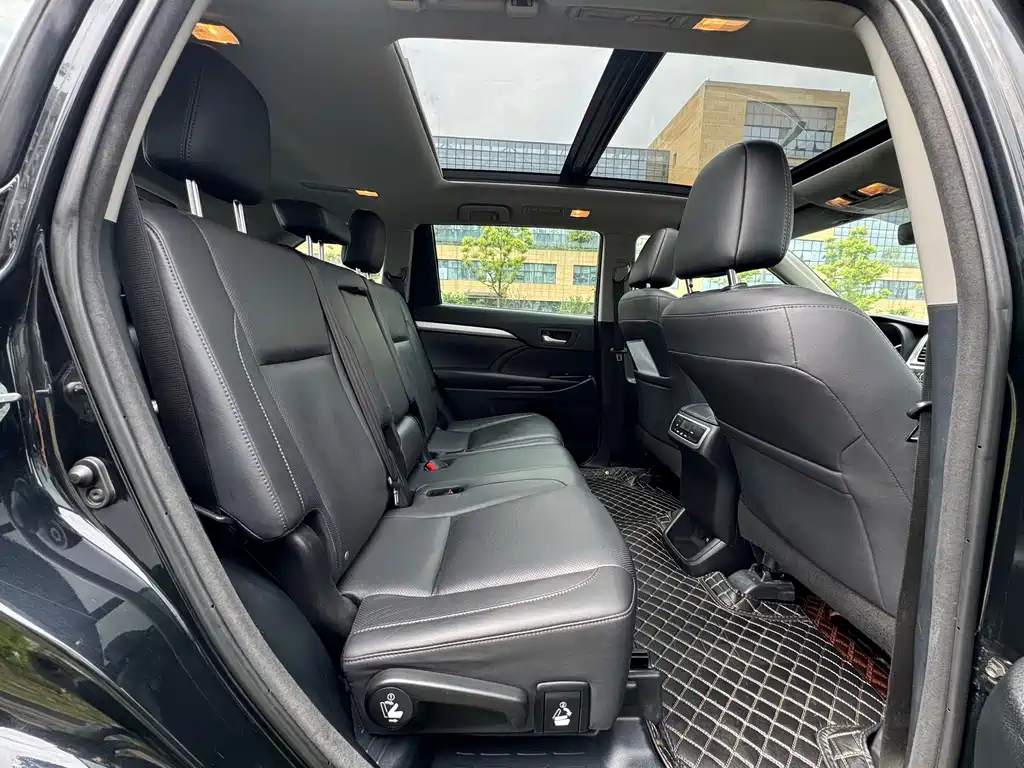Toyota Highlander 2018 — фото 10