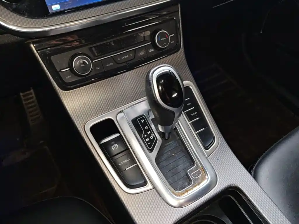Geely Emgrand GS 2016 — фото 21