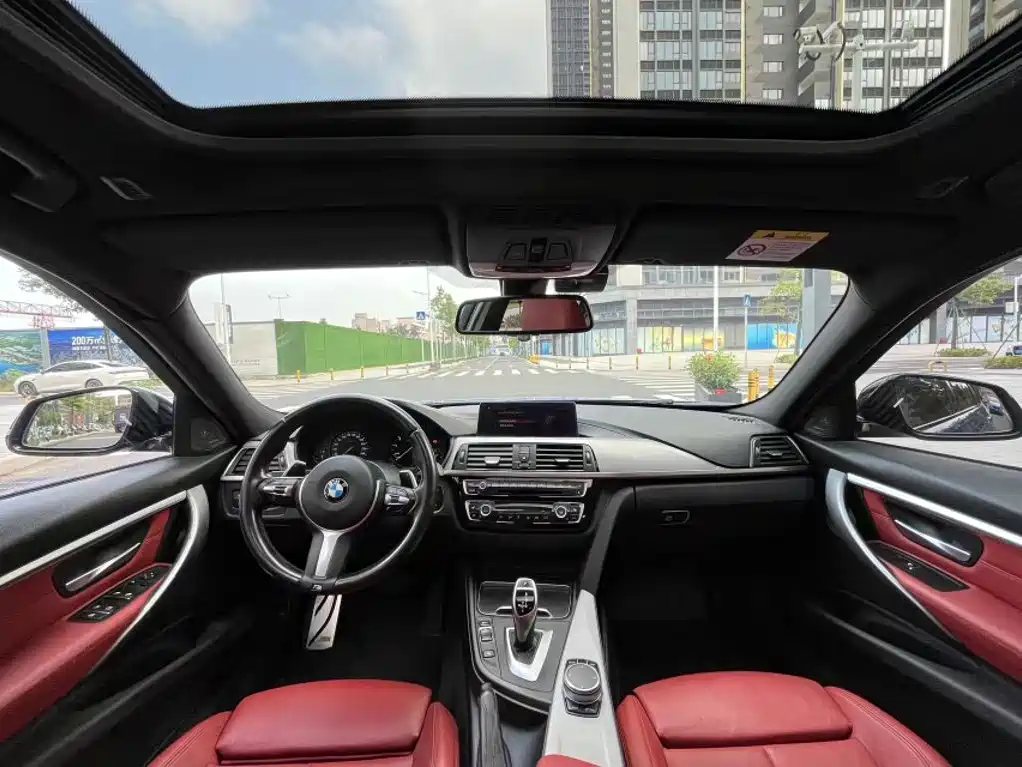 BMW 3 Series 2018 — фото 12