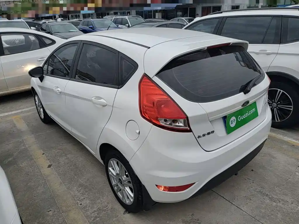 Ford Fiesta 2015 — фото 5