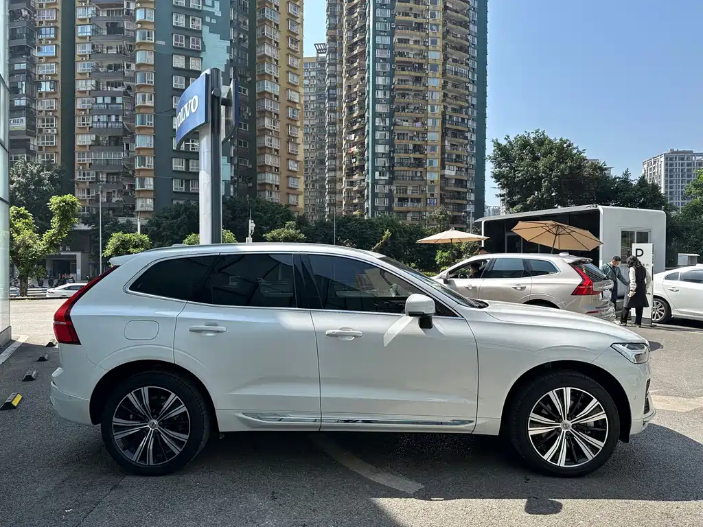 Volvo XC60 PHEV 2023 — фото 4