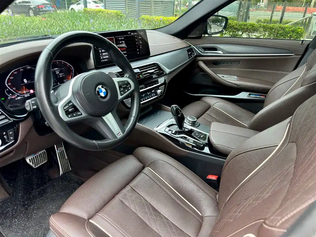 BMW 5 Series 2022 — фото 10