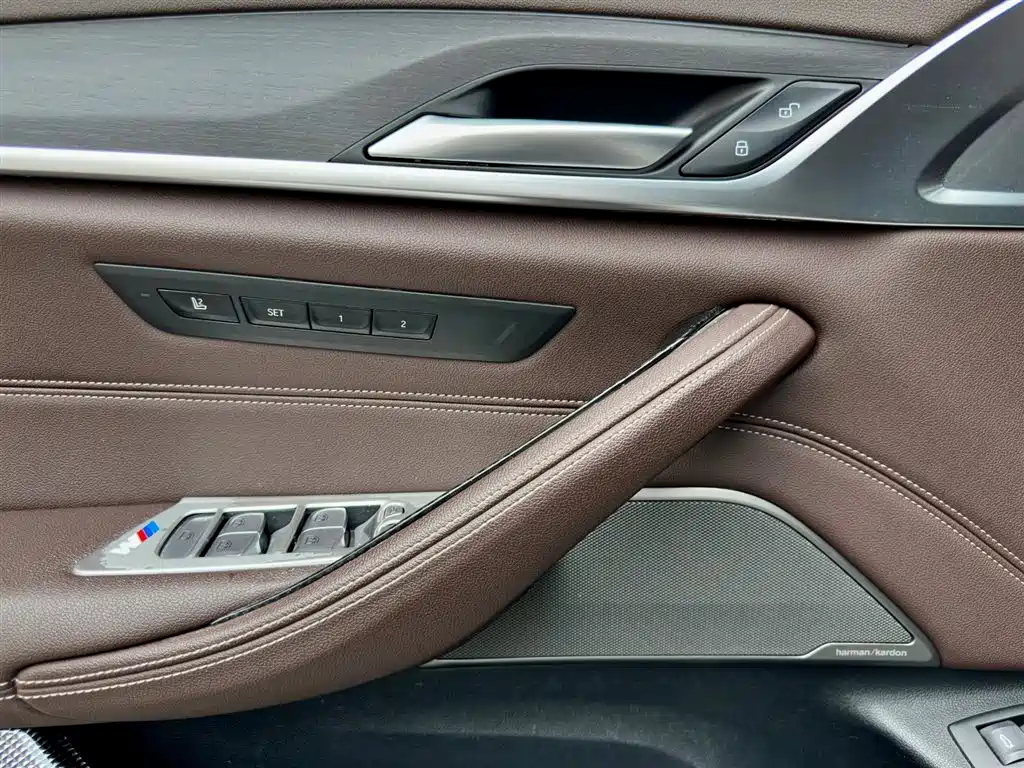 BMW 5 Series 2022 — фото 21