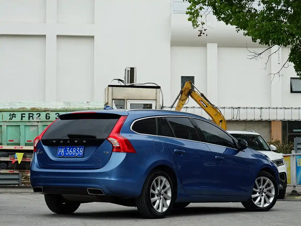 Volvo V60 2016 — фото 25