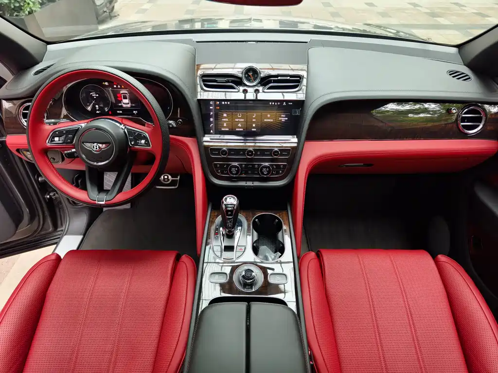 Bentley Bentayga 2023 — фото 6