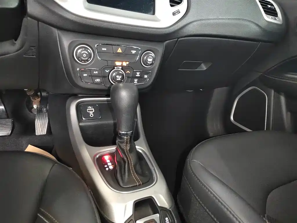 Jeep Compass 2021 — фото 14