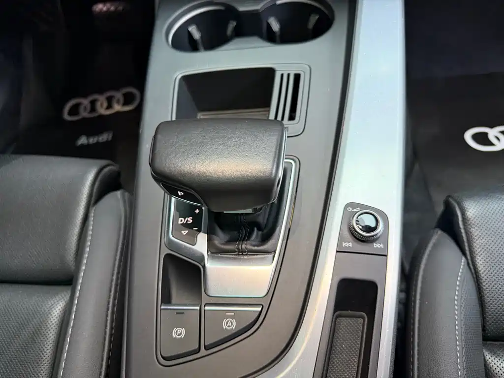 Audi A4L 2022 — фото 15