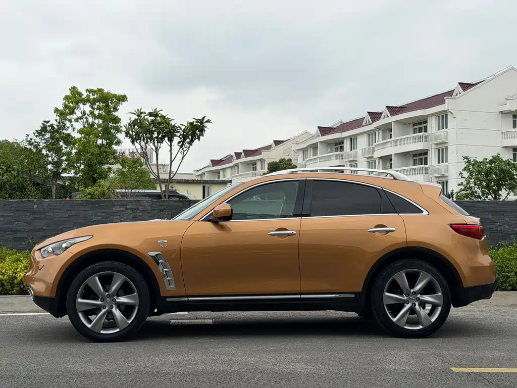 Infiniti QX70 2016