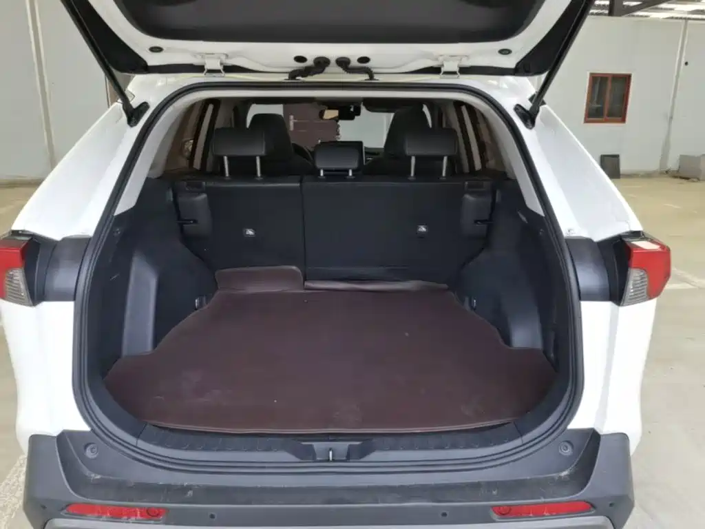 Toyota RAV4 2020 — фото 19