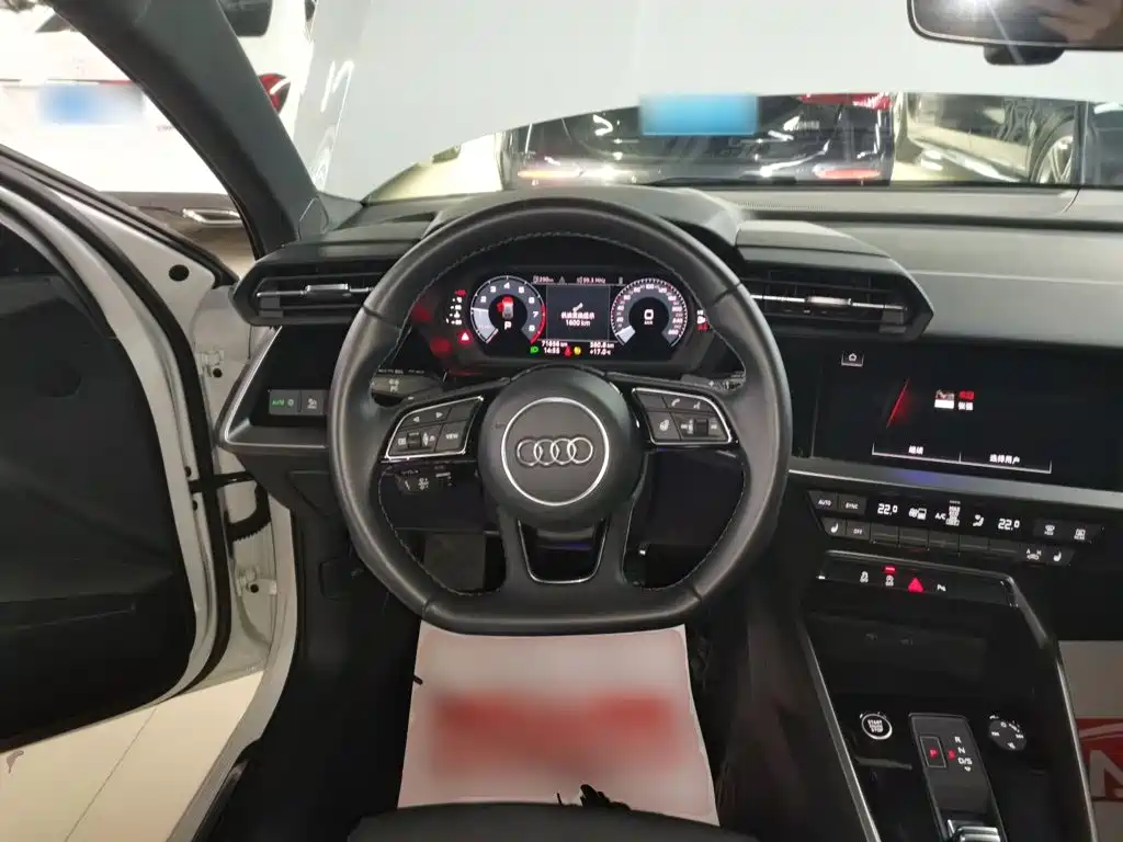 Audi A3 2023 — фото 11