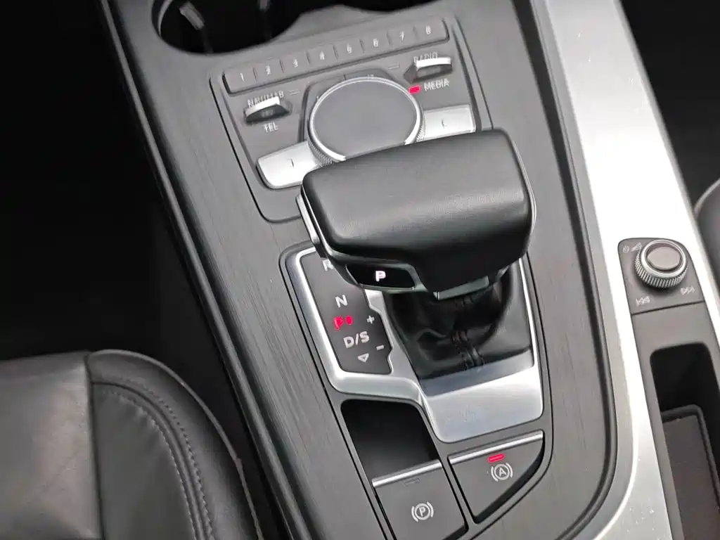 Audi A4L 2019 — фото 13
