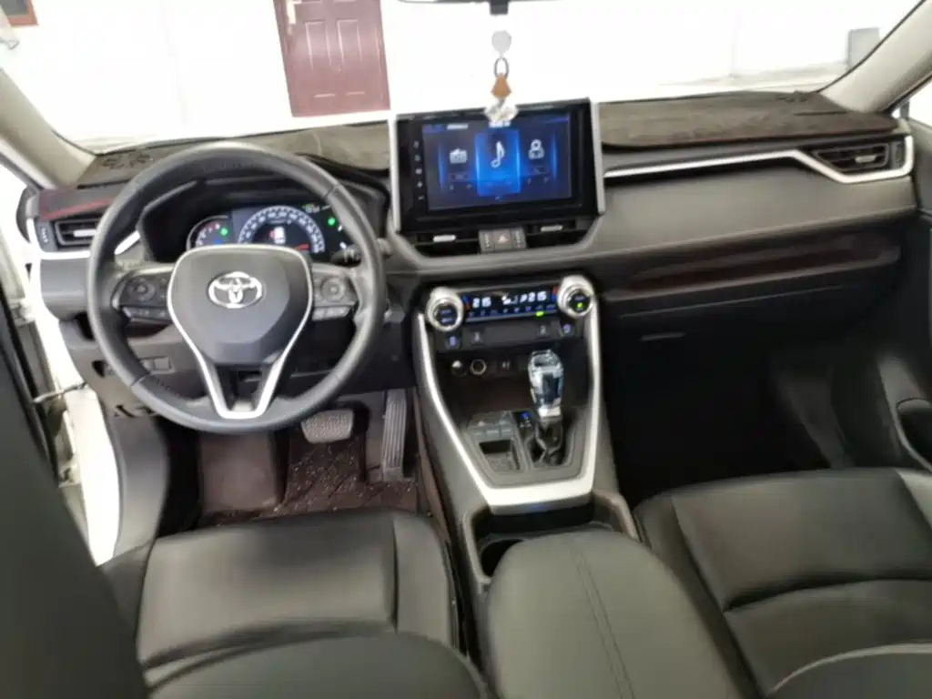 Toyota RAV4 2020 — фото 10