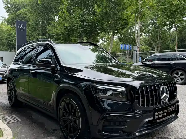 Mercedes-Benz GLB AMG 2025