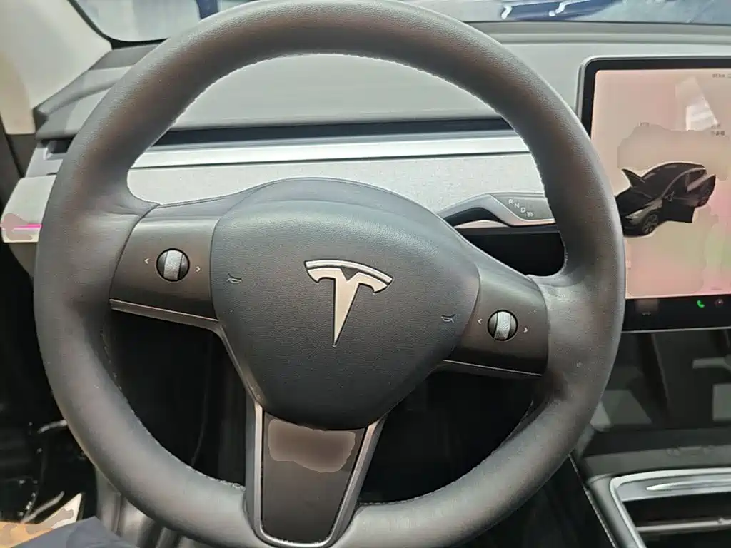 Tesla Model Y 2024 — фото 11