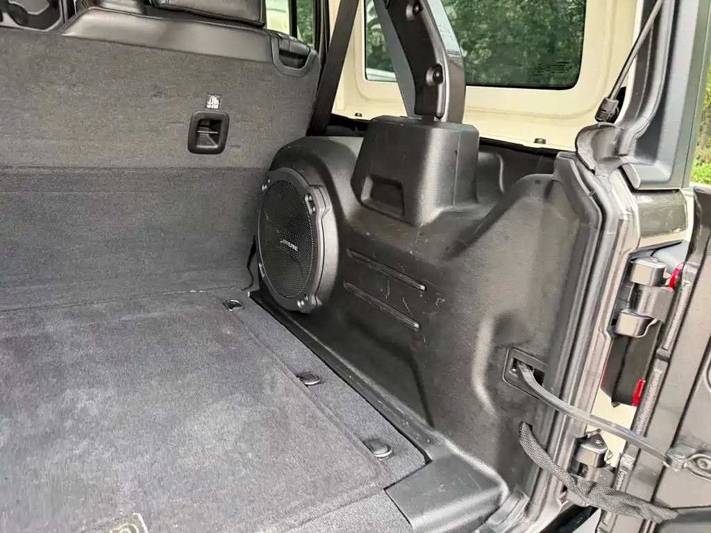 Jeep Wrangler 2023 — фото 28