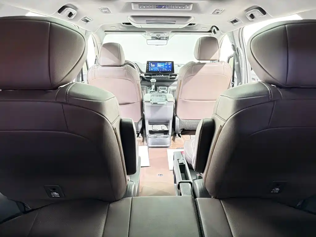 Toyota Sienna 2023 — фото 22