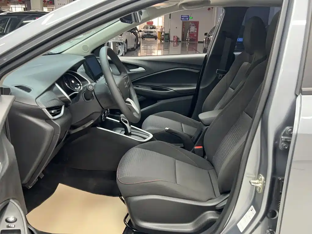 Chevrolet Cavalier 2020 — фото 19