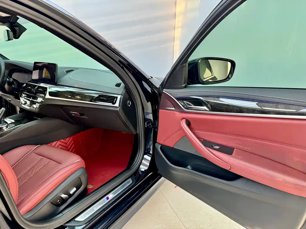 BMW 5 Series 2022 — фото 12