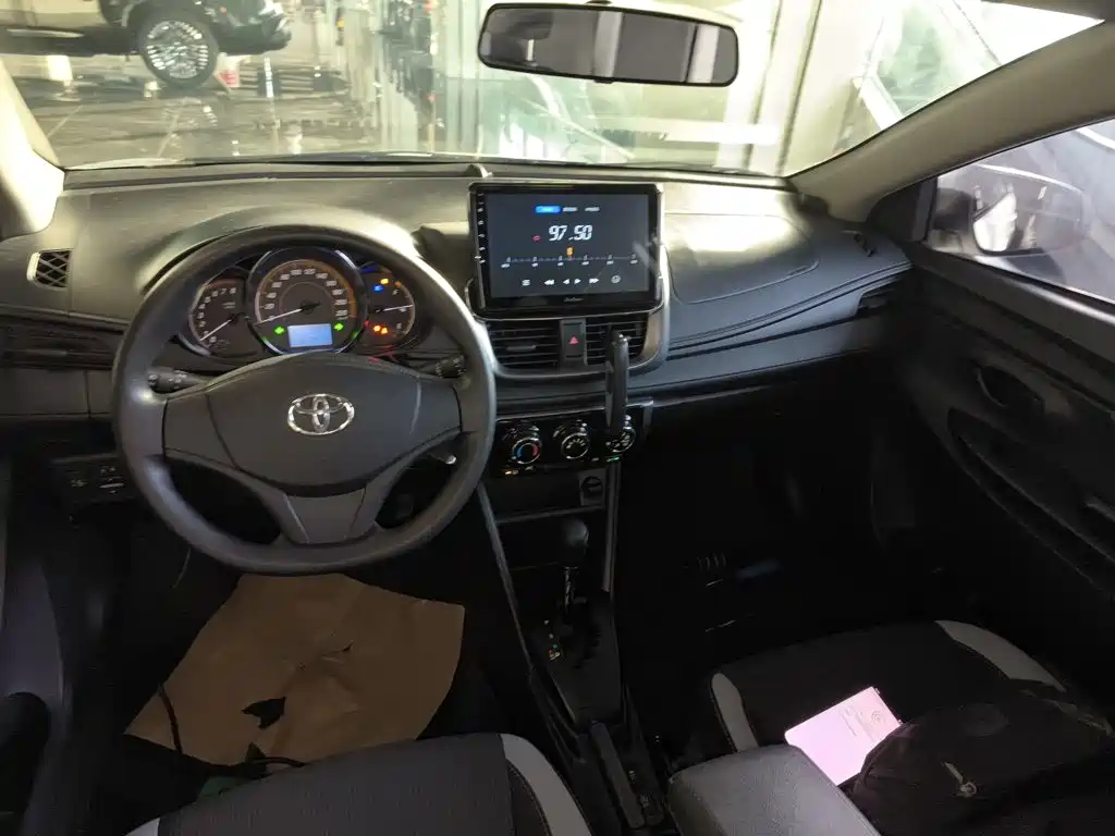 Toyota Yaris L 2020