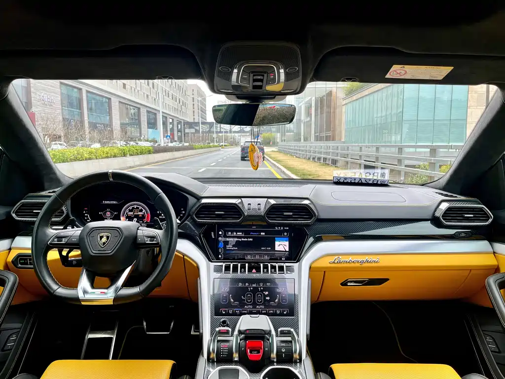 Lamborghini Urus 2021 — фото 10
