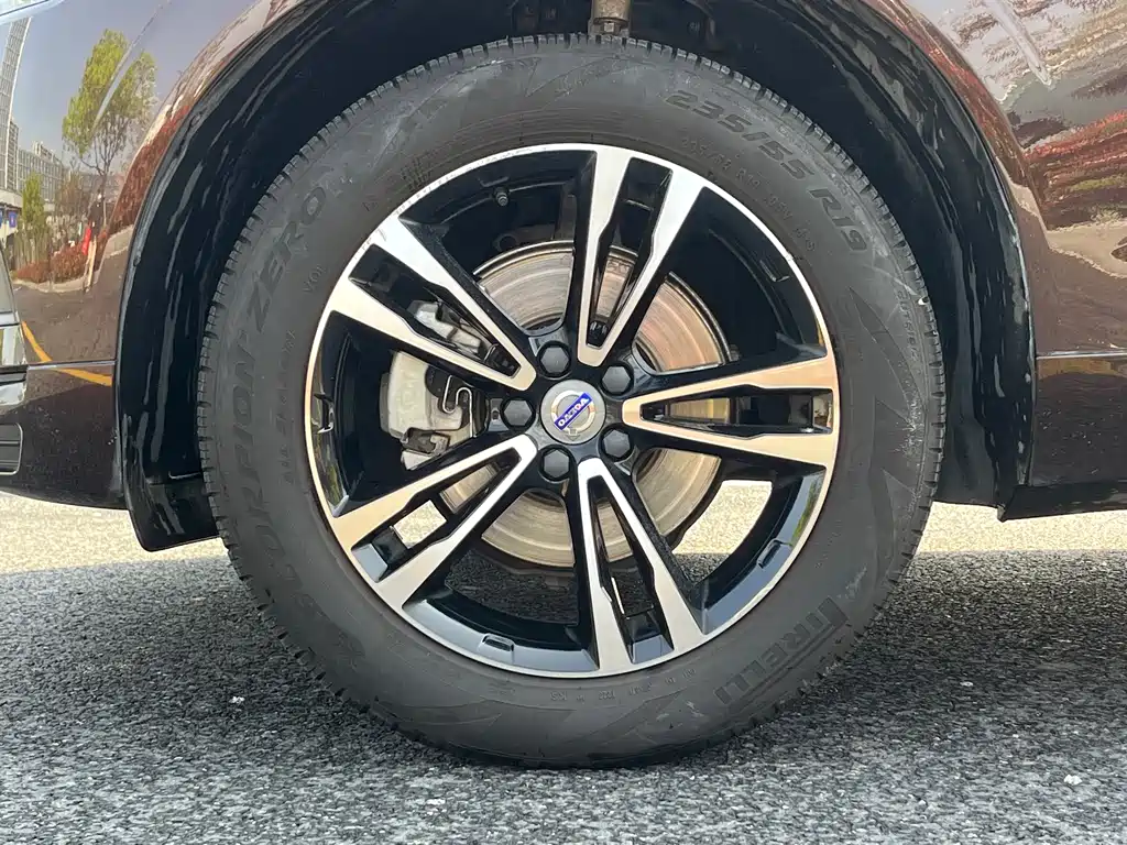 Volvo XC60 2019 — фото 21