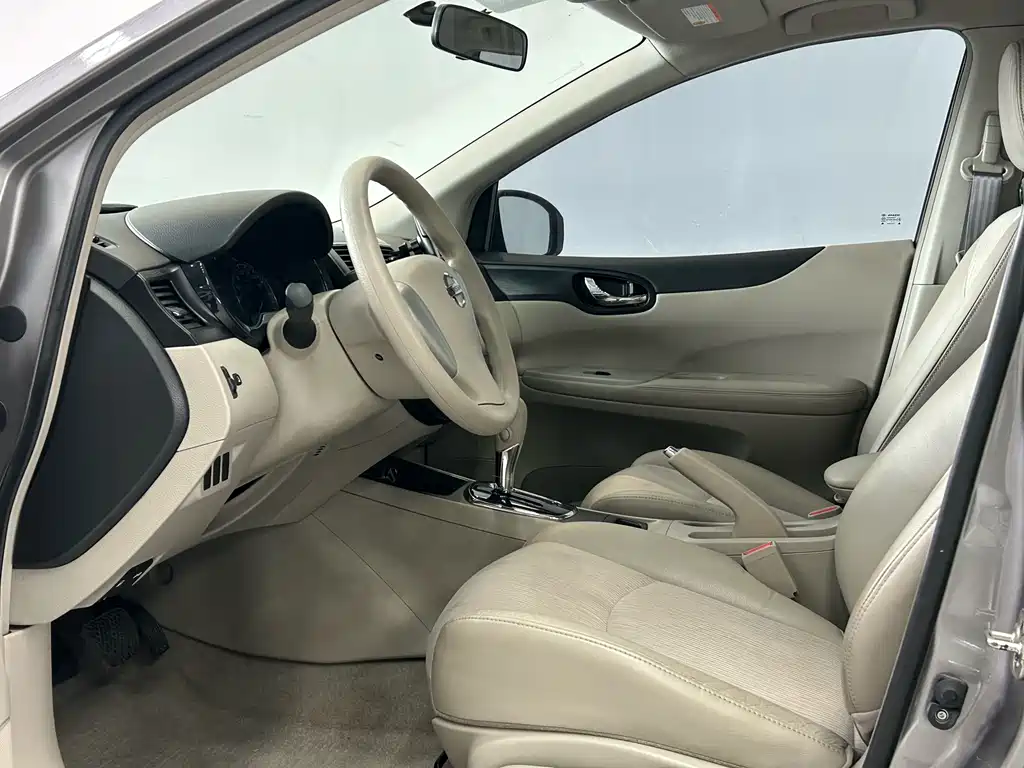 Nissan Tiida 2014