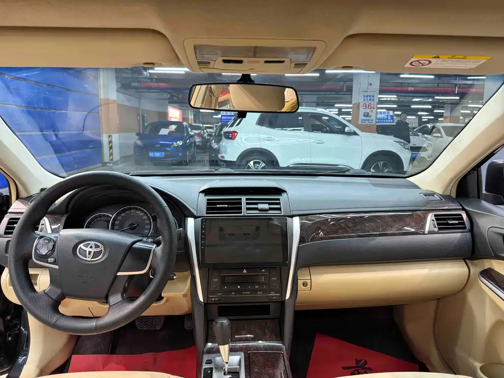 Toyota Camry 2015 — фото 6