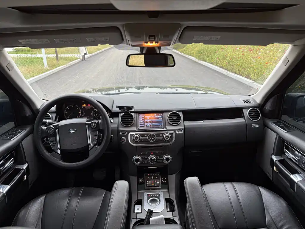Land Rover Discovery 2013 — фото 12
