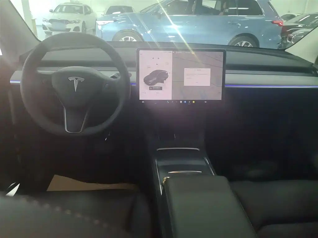Tesla Model Y 2025 — фото 10