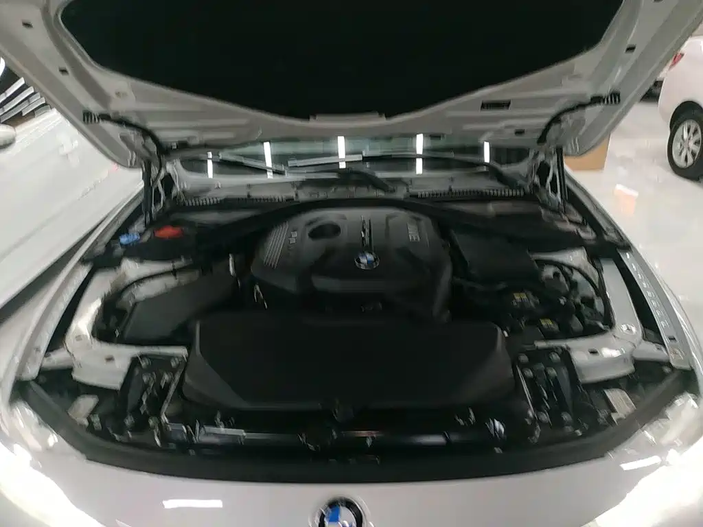 BMW 3 Series 2018 — фото 20