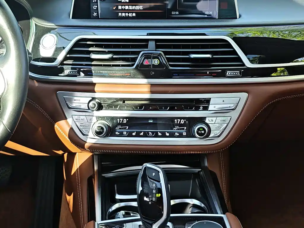 BMW 7 Series 2016 — фото 25