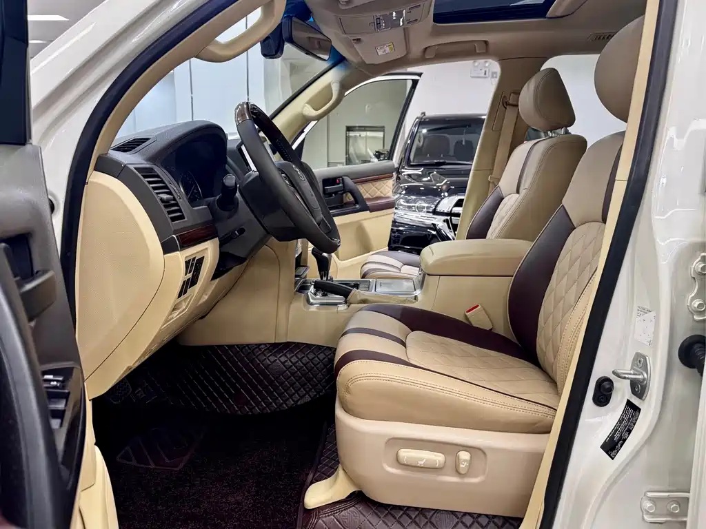 Toyota Land Cruiser 2017 — фото 11