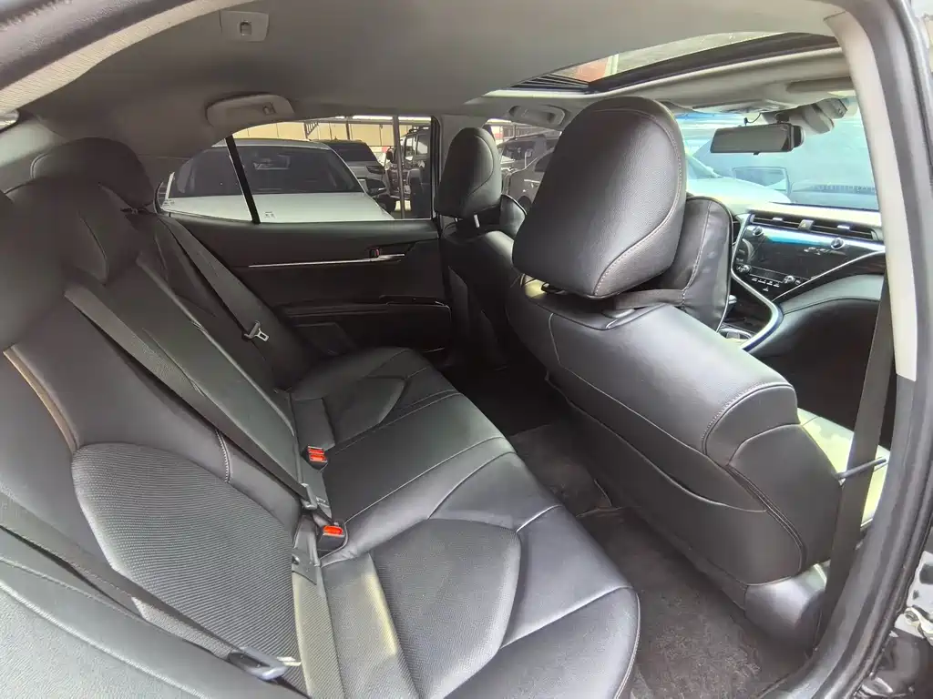 Toyota Camry 2020 — фото 10