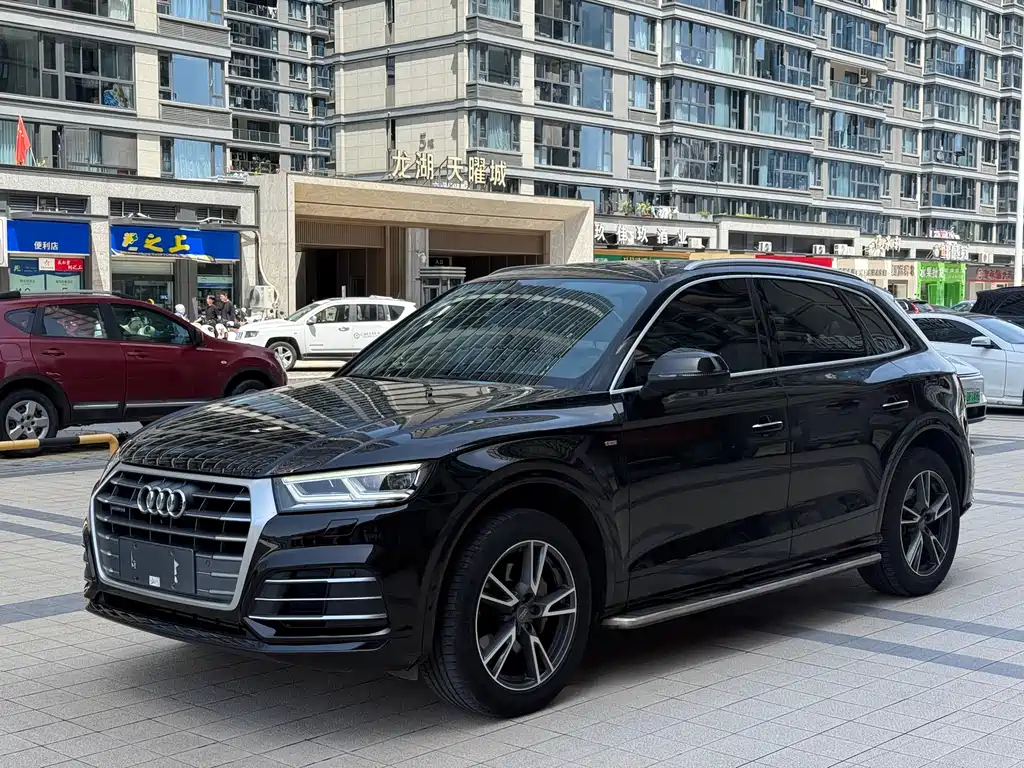 Audi Q5L 2018 — фото 1