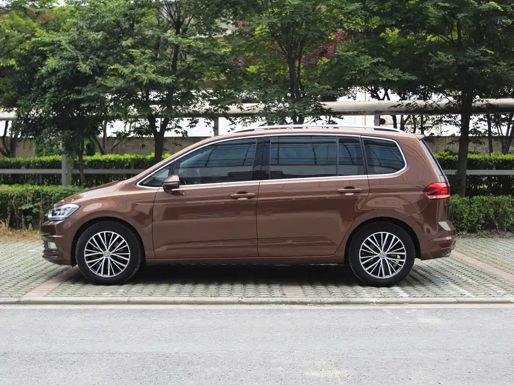Volkswagen Touran 2017 — фото 2