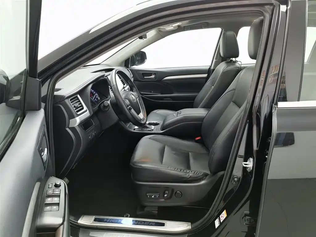 Toyota Highlander 2018 — фото 10
