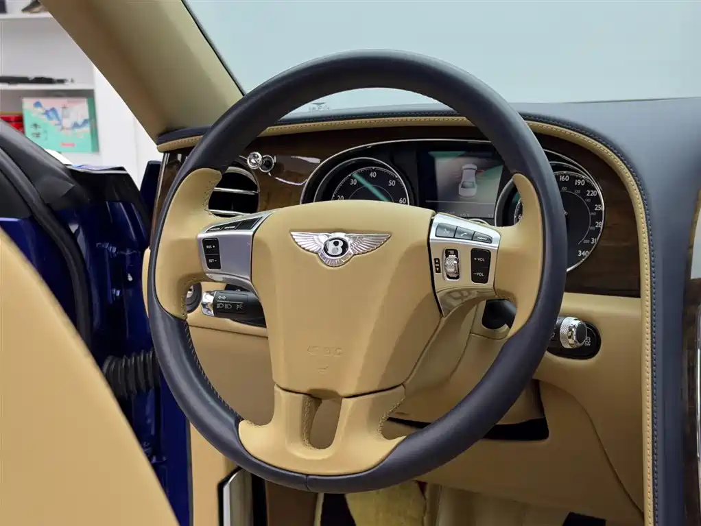 Bentley Flying Spur 2019 — фото 12