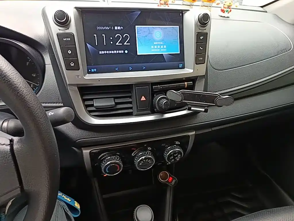 Toyota Yaris L 2018 — фото 13