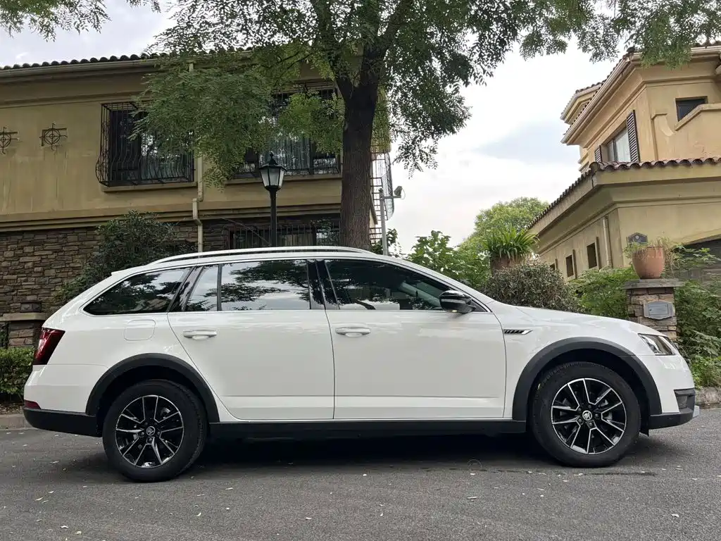 Skoda Octavia 2020 — фото 13