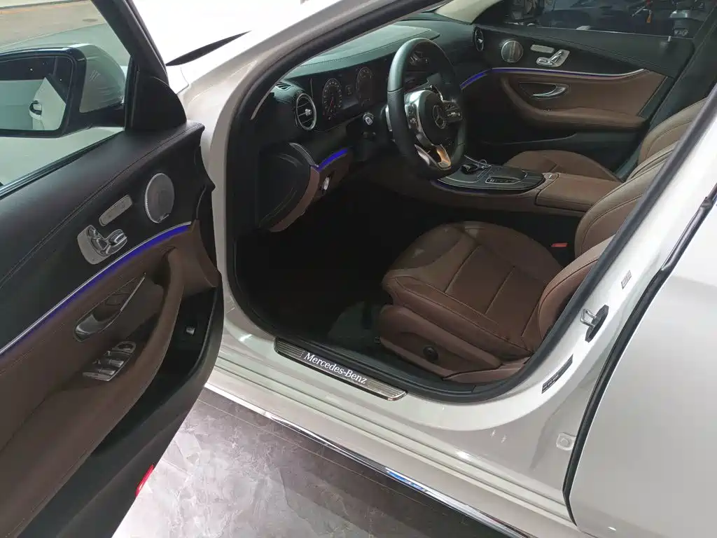 Mercedes-Benz E-Class 2019 — фото 12