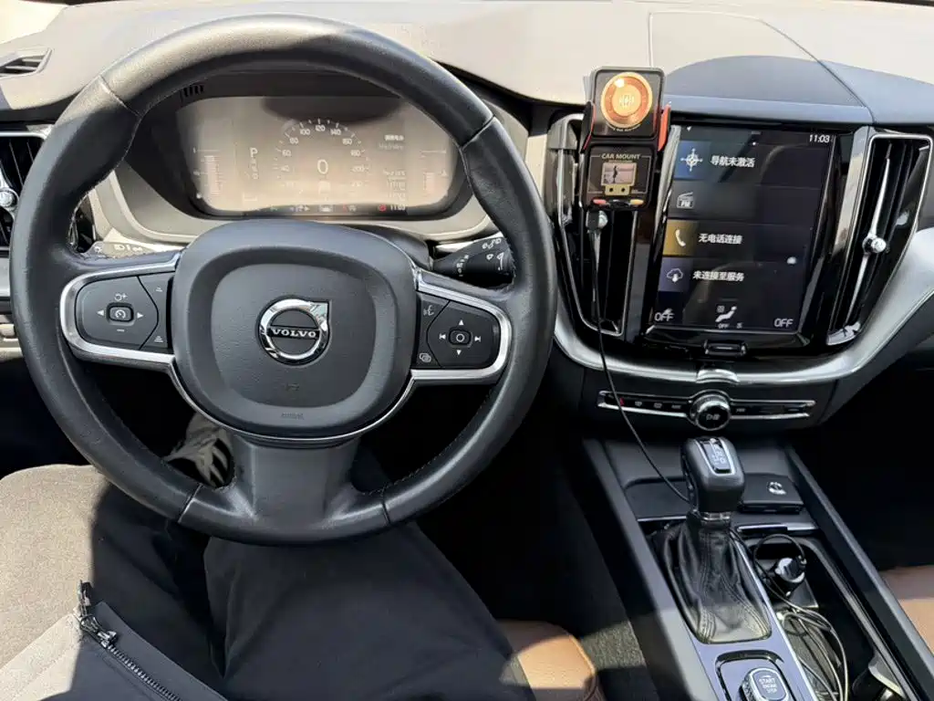 Volvo XC60 2018 — фото 13