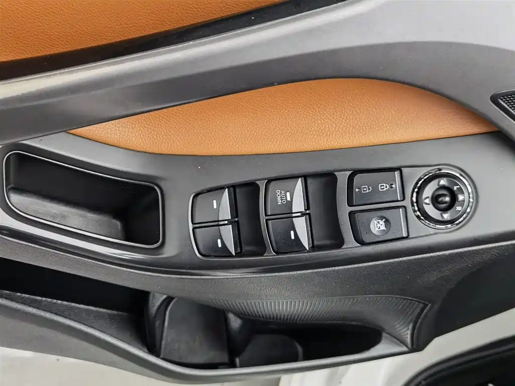 Hyundai Elantra Langdong 2016 — фото 9