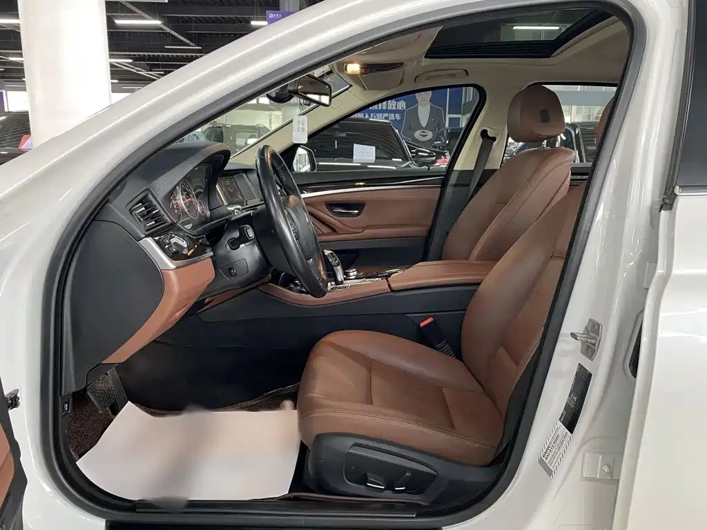 BMW 5 Series 2016 — фото 15