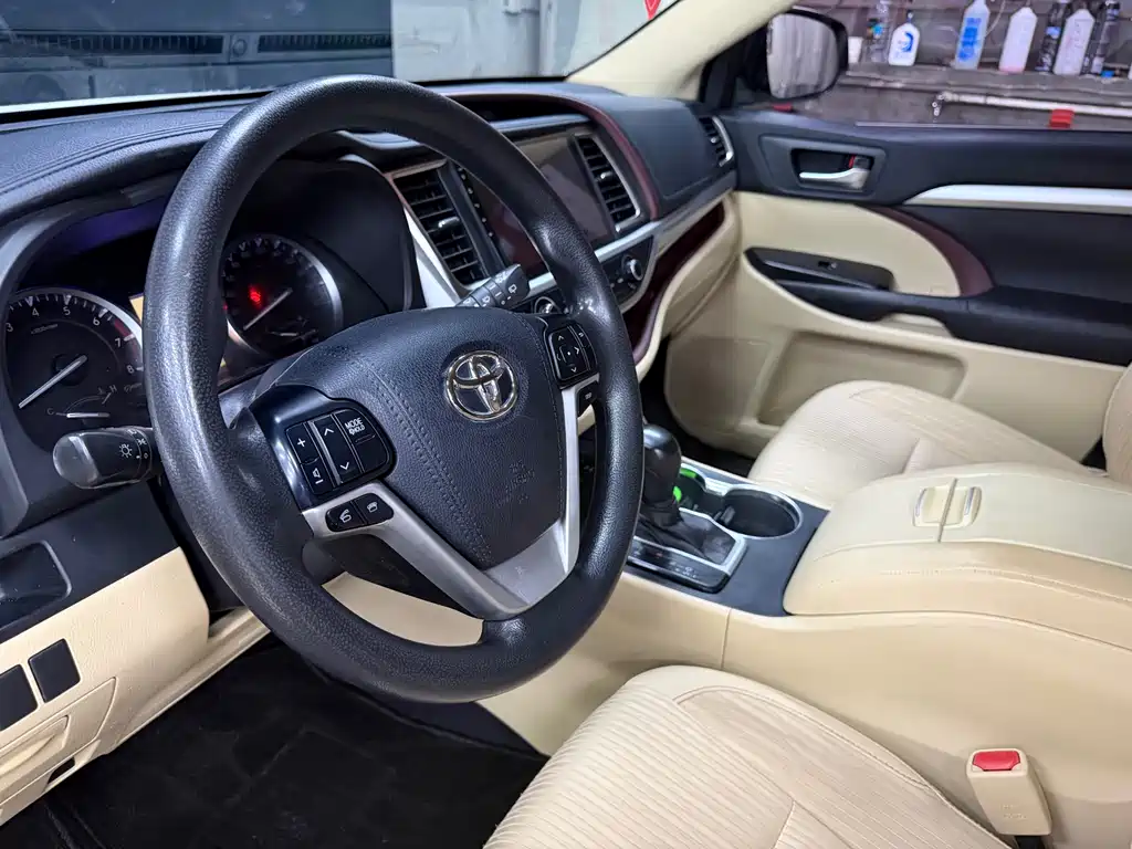 Toyota Highlander 2017 — фото 9