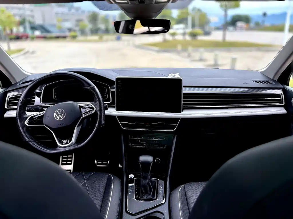 Volkswagen Tiguan L 2023 — фото 5