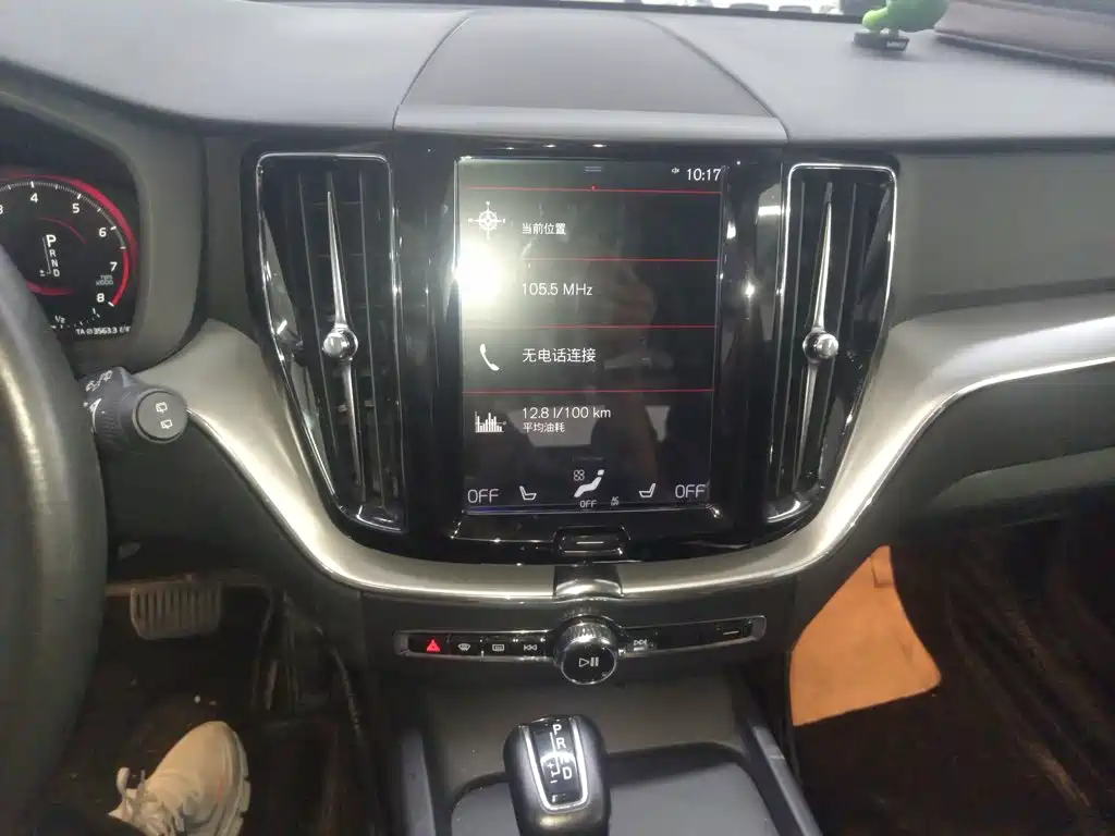 Volvo XC60 2019 — фото 13