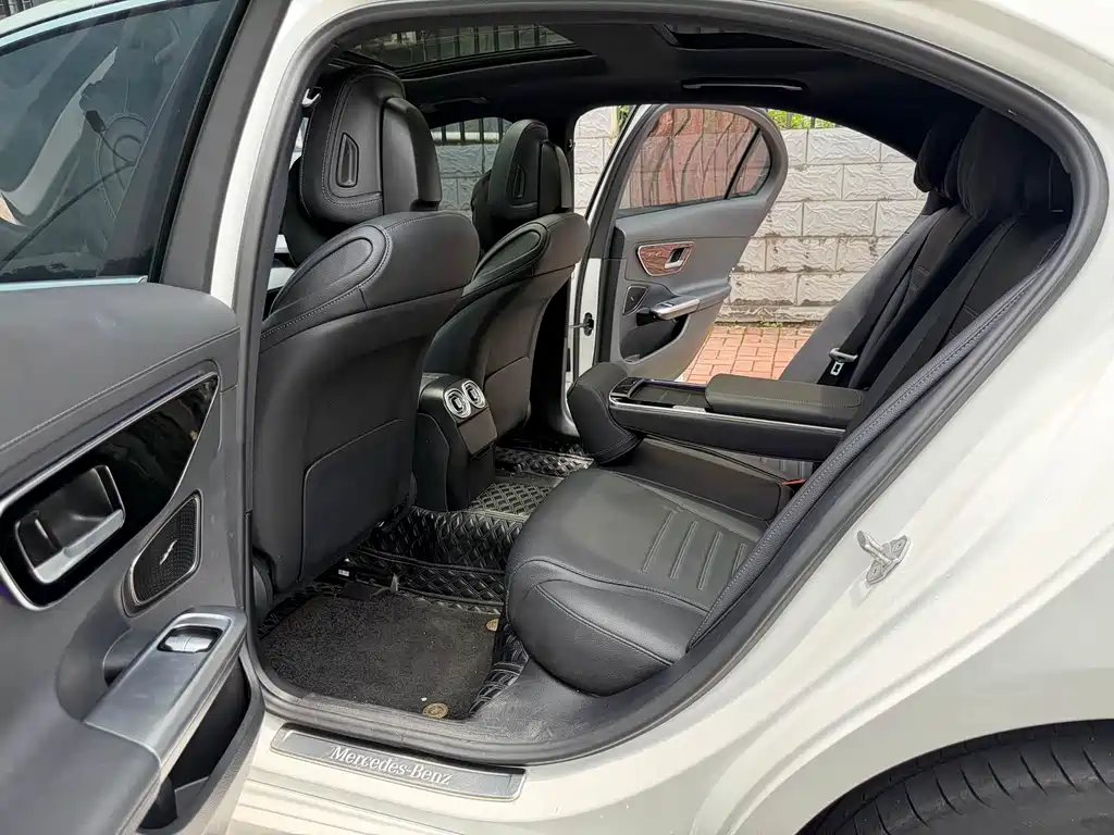 Mercedes-Benz C-Class 2023 — фото 9