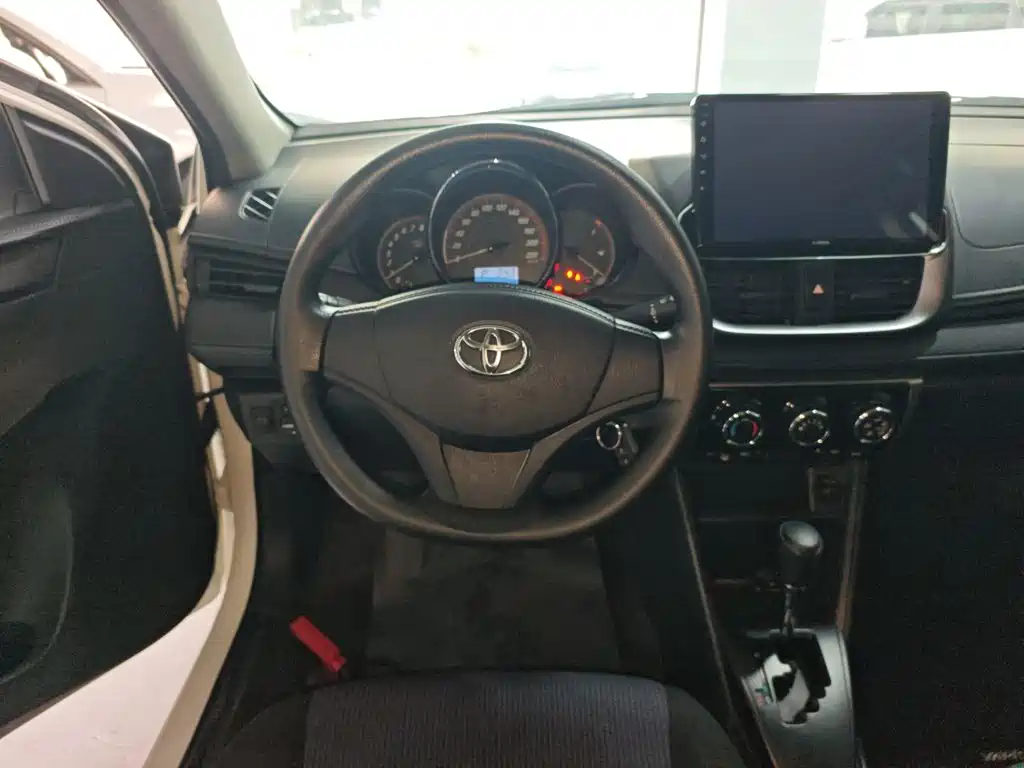 Toyota Yaris L 2021