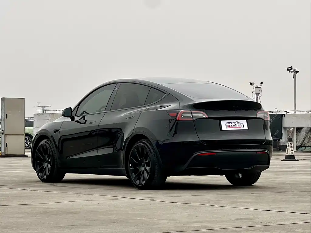 Tesla Model Y 2022 — фото 3