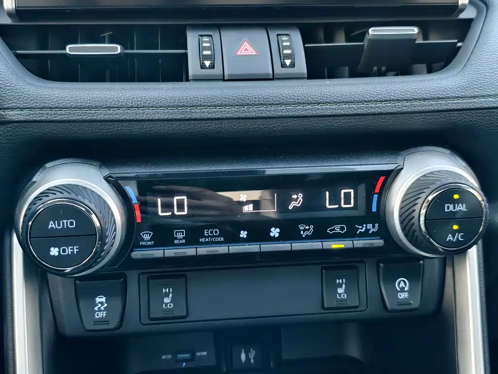 Toyota RAV4 2023 — фото 15